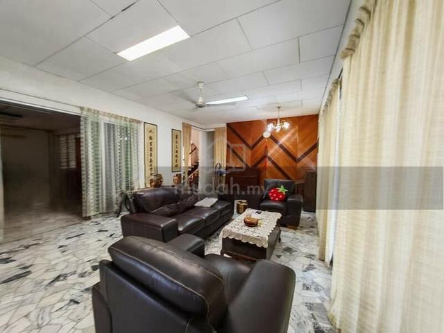 For Sale: Spacious 5 Bedroom Bungalow in Penang, Pulau Tikus 1