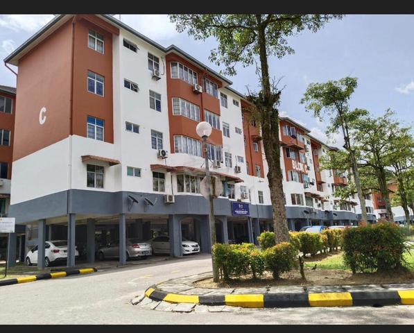 Sri Putra Apartment 1