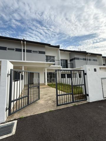 {BELOW MARKET}{SUBSALE BAWAH RM500K} Jalan Puncak Warisan 1/7 1