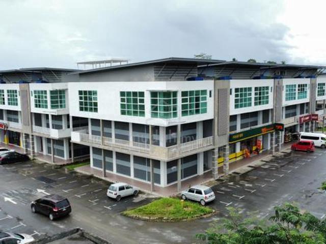 1 Avenue Commercial Centre 2 adjoining 3 Storey Shoplot For Rent 1