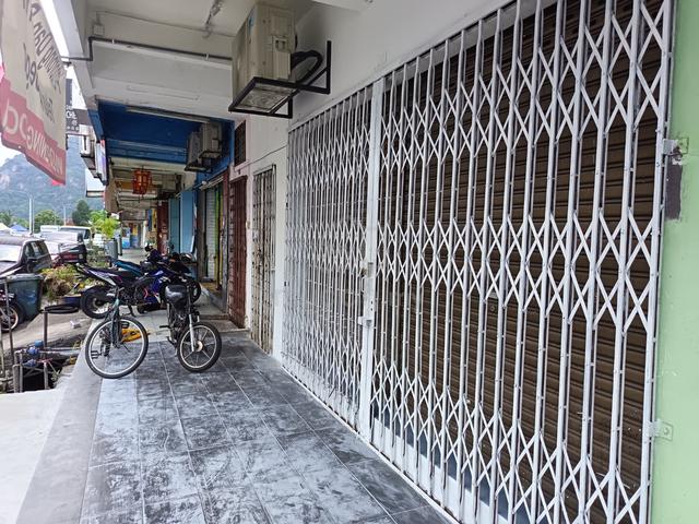 2 sty GF Shoplots🔥Tmn Sri Gombak, Batu Caves💥Facing mainroad rent 1