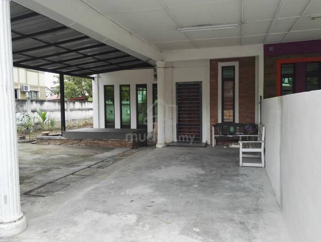 Rumah sebelah Masjid Paroi 1