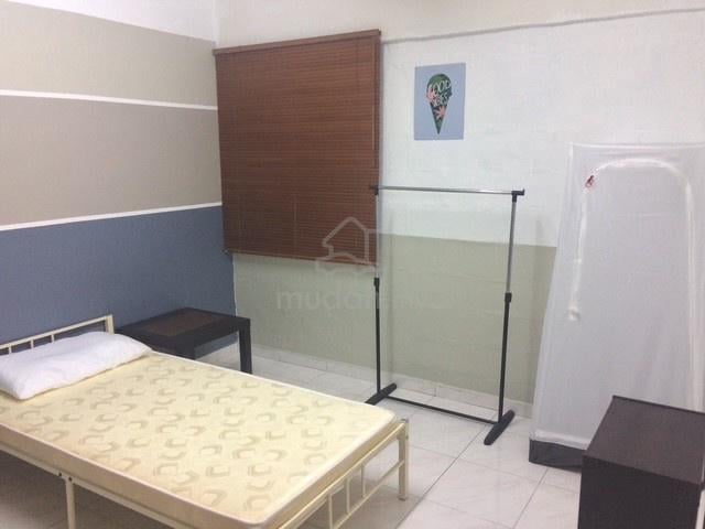 MALE NON-SHARING Master Bedroom Kondo Rakyat, Pantai Dalam (AUG 26) 1