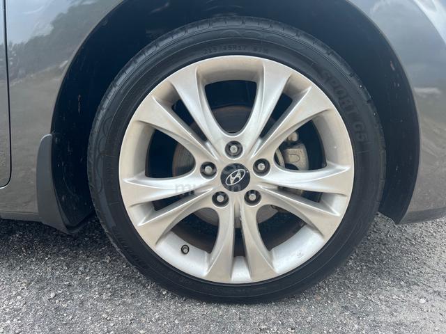 Hyundai Elantra 1.8 Auto - 4