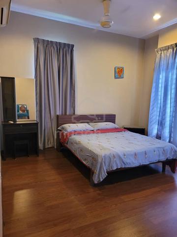 OUG / Taman Yarl landed bungalow big room to let 1