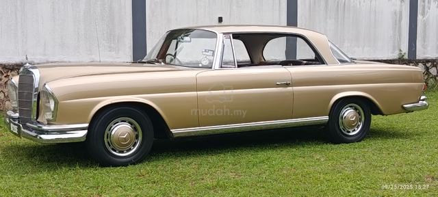 Mercedes Benz W111 Coupe 220SE C111 Fintail Batman - 1