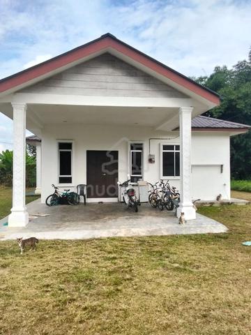 Banglo Kg Sidam Kanan Padang Serai 1