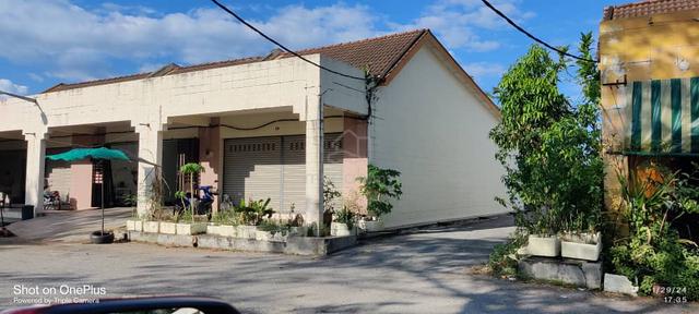 Shoplot at Sungai Siput For SALE! 1
