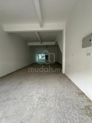 Kelapa Sawit Tmn Impiana Doubke Storey shoplot for Rent/Whole block 1