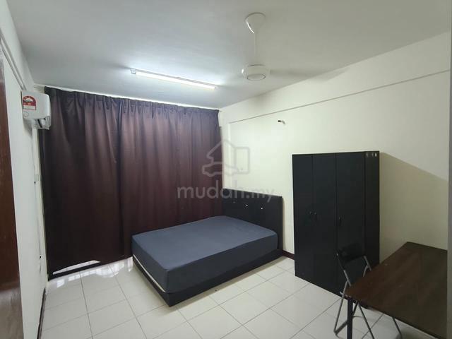 Fully Furnishsed Balcony Room for rent @Cyberia Smarthomes near MMU 1