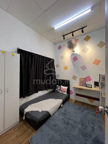 Room with window Ioi Mall,Near Lrt, Puchong, Zero Deposit,Promo Kaw2 1