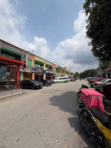 Near Burger King! Double Storey Shop @ Bukit Tinggi 2 Klang For Sale 1
