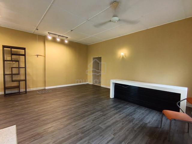 Gated and Guarded Bungalow in quiet area section 17 PJ 1