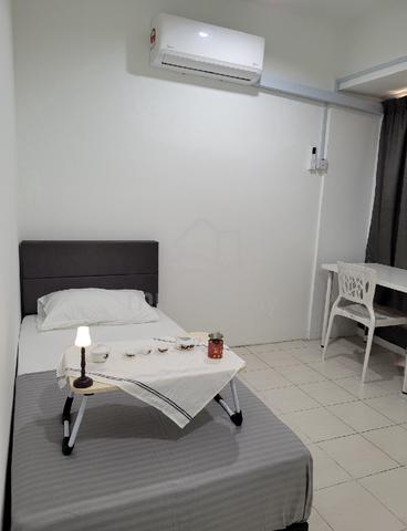 Room rental opposite Sunway velocity 1