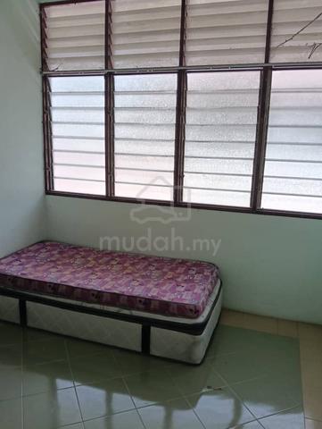 ROOM TO LET 1