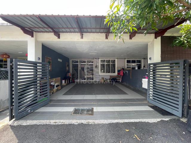 Teres setingkat perumahan padang maju kg padang (near kotasas) 1