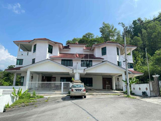 FULL Semi-Detached House(Both Units Combined) with City View 1