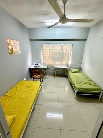 Female HUKM Cheras Middle Room 1/5/2026 Available 1