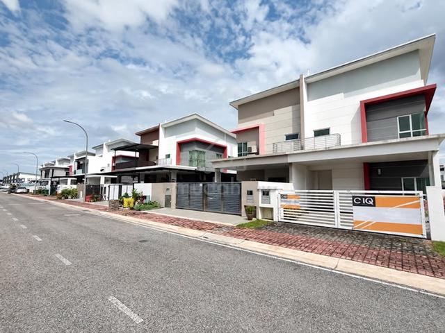 Fully Furnished Semi D 33x77 5R4B at Taman Seri Residensi Klang 1
