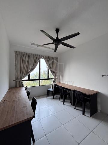 ROOM FOR RENT AT The Heights 1