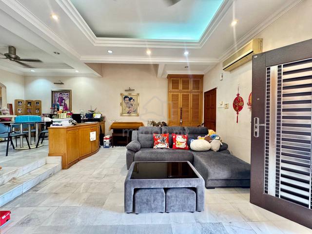 22x85 ⭐ RENOVATED Double Storey Jalan Kubah Bukit Jelutong Shah Alam 1
