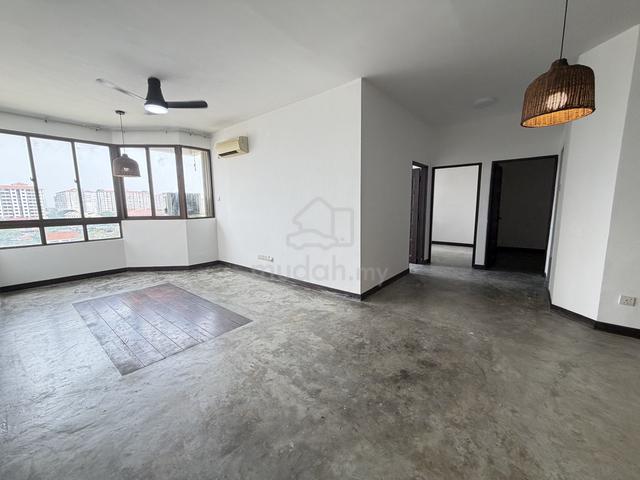 Pantai Apartment 1
