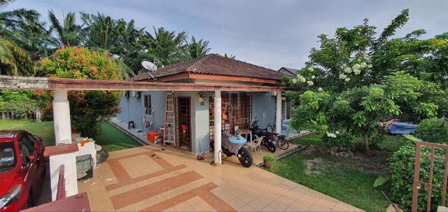 Freehold Semi-Detached House (5,500sqft) For Sale, Selangor, Semenyih 1