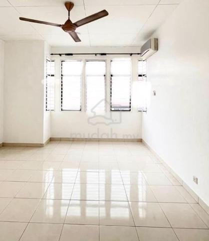 medium room for rent 1