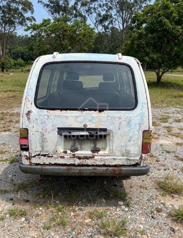 Toyota Hiace LH20 2.2 Diesel - 4