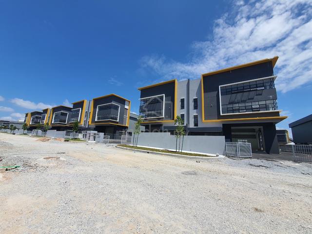 Nilai Semi Detached Factory Hamilton City infront Nle 5km from Xme 1