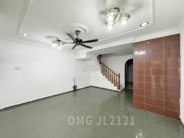 Klang Utama Double Storey For Rent with auto gate 5 airconds 16x55 1