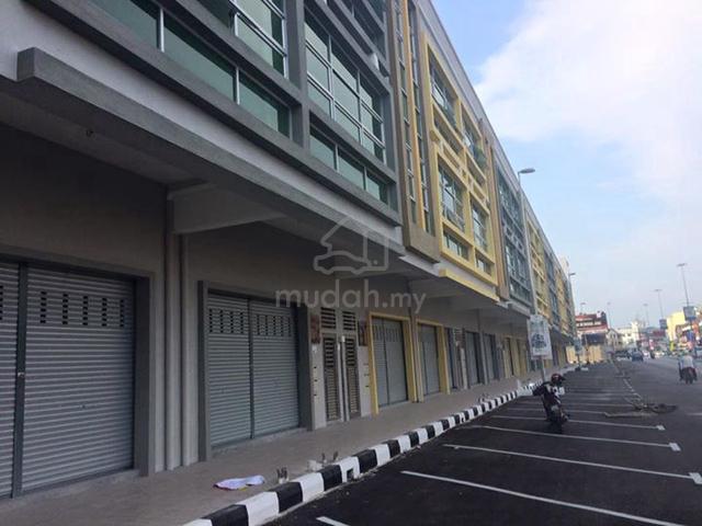 3 Storey Shop For Rent In Ipoh Town Area- Facing Main Road 1