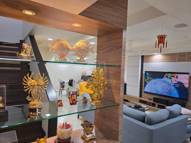 2sty nicely renovated tip top conditon move in Freehold 4