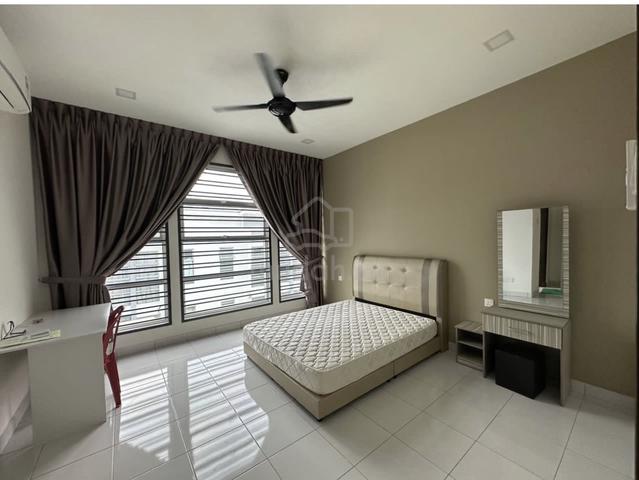 (Female only)Fully Furnished Air-cond Master Bedroom Seri Alam / Masai 1