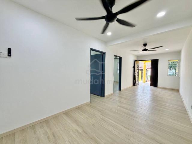 [Freehold Corner lot] - Rumah Refurbish 1 storey paling murah! 1
