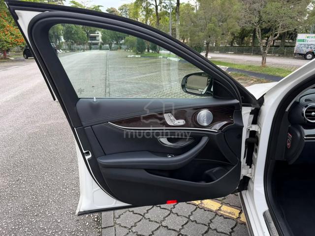 2017 Mercedes Benz E250 EXCLUSIVE LOW MILLEAGE! - 5
