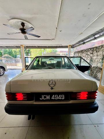 Mercedes Benz 190E Nice Johor Plate No. - 5