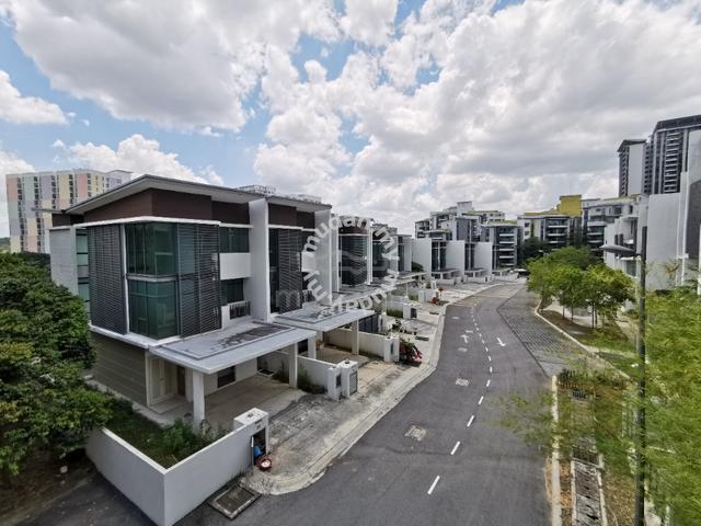 3.5 storey superlink corner house cristal serin residence 1