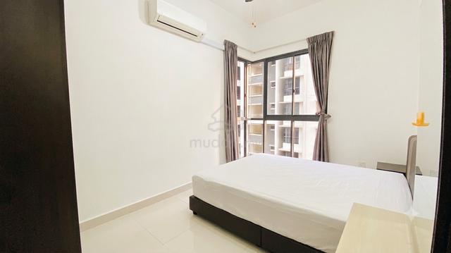 Lido Four Season Residence Looking for Responsible & Friendly Roommate 1