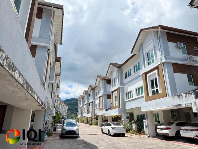 Bukit Jambul Sierra Vista 3 Storey Semi-D Fully Renovated 5R4B 1