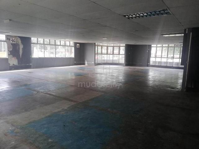 Limited big size double storey corner shop lot for sale at Taman Pulai 1