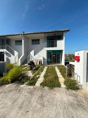 (Brand New) Serenia Amalia Townhouse 3B2B Partially Furnished KLIA 1