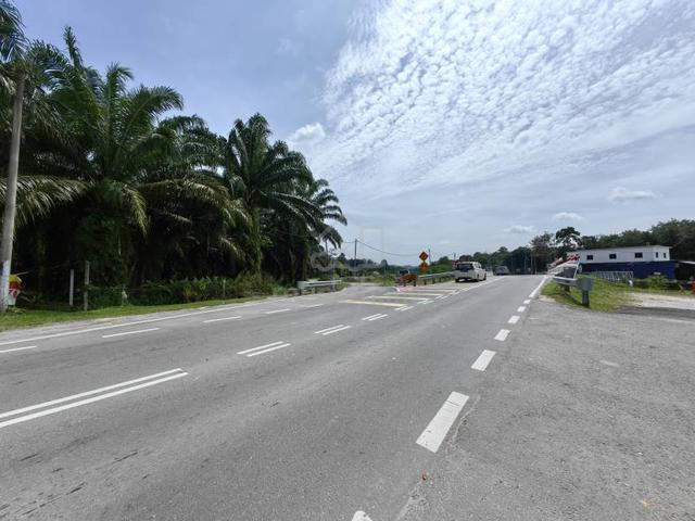 2.25 Acres Freehold Facing Jalan Besar Kampung Jenderam Dengkil Sepang 1