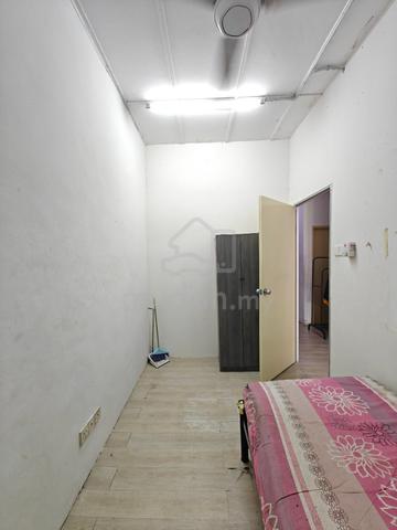 Room Rental 450 only at Bukit Indah 1
