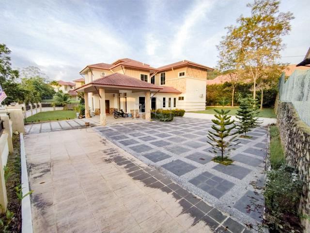 [CORNER LOT] Double Storey Bungalow Puncak Pinggiran Putra, Sg Merab 1