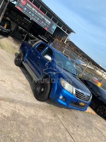 2011 Toyota HILUX DCAB 2.5 G (A) - 4