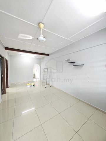 Taman Universiti/ Jalan Pertanian/ 2 Bedroom/ New Painting Skudai Utm 1