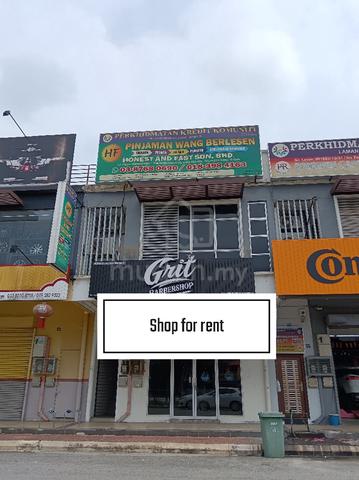 Prime shop (facing main road) for RENT in Dengkil Town 1