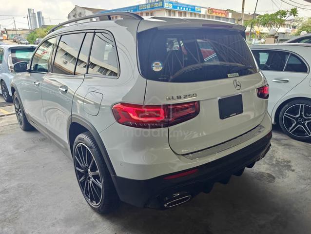 2021 Mercedes Benz GLB250 AMG 4MATIC BLACK EDITION - 5