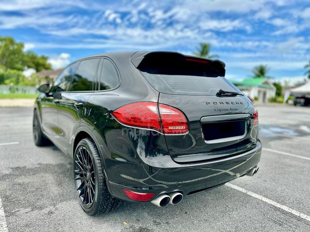 2011 Porsche CAYENNE TURBO - 4